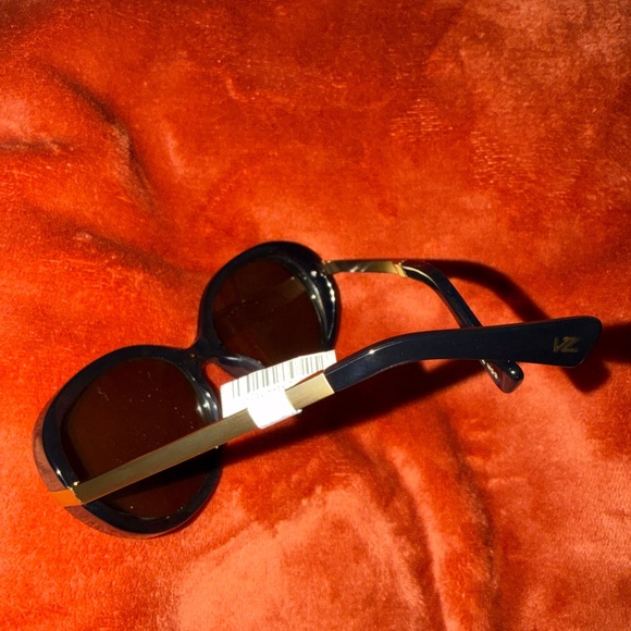 Sunglasses - Picture 3 of 4